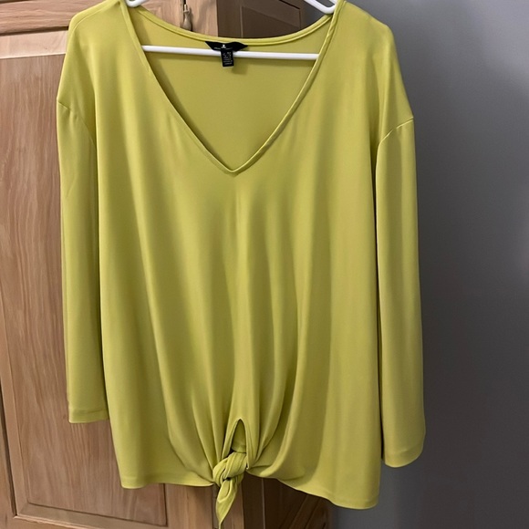 Jules & Leopold 3/4 Sleeve Neon Yellowish Green Top with tie knot - Picture 1 of 2